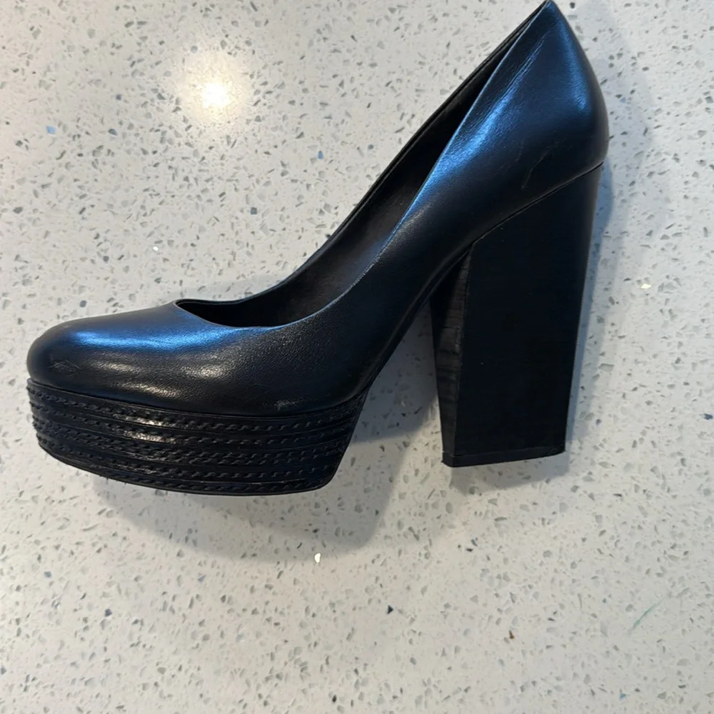 Trouve Black Classic Heels - Picture 2 of 8